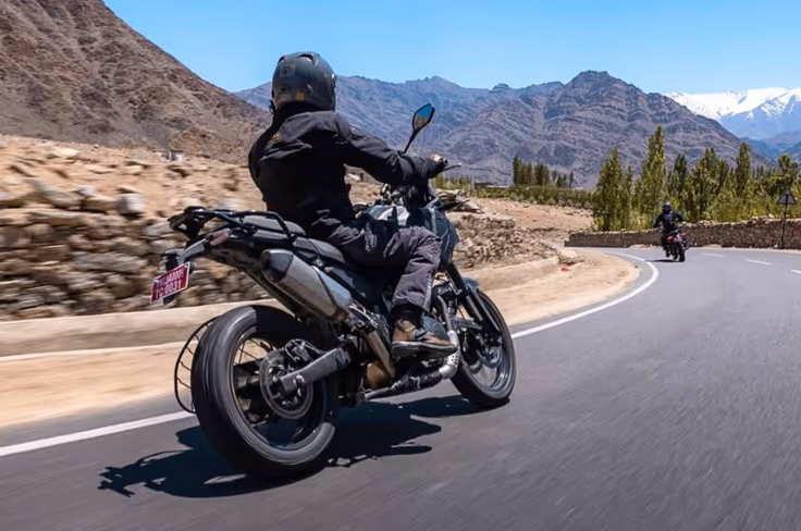 These official images confirm that the launch of the Himalayan 750 is closer than ever. Himalayan 750 rear three quarter, rolling shot
